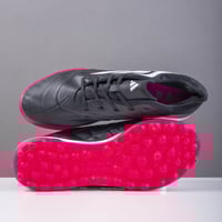 جزمة كرة قدم Adidas