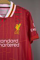 طقم ليفربول الاساسي 2024/2025