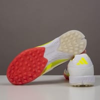 جزمة كرة قدم Adidas