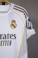 طقم ريال مدريد الاساسي 2025/2026