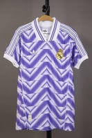 قميص ريال مدريد الكلاسيكي