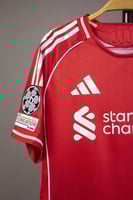 طقم ليفربول الاساسي 2025/2026