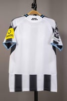 قميص نيوكاسل الاساسي 2025/2026