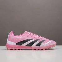 جزمة كرة قدم Adidas