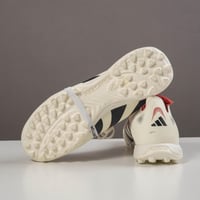 جزمة كرة قدم Adidas