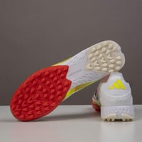 جزمة كرة قدم Adidas