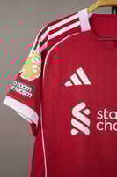 طقم ليفربول الاساسي 2025/2026