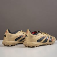 جزمة كرة قدم Adidas