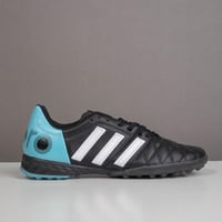 جزمة كرة قدم Adidas