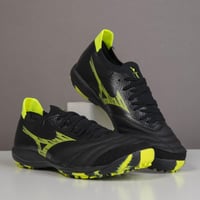 جزمة كرة قدم Mizuno