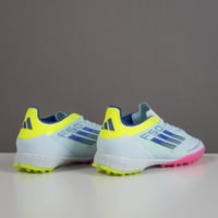جزمة كرة قدم Adidas