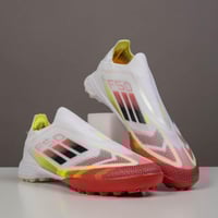 جزمة كرة قدم Adidas