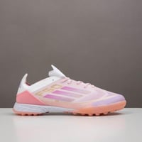 جزمة كرة قدم Adidas