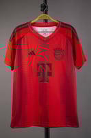 طقم بايرن ميونخ الاساسي 2024/2025