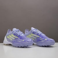جزمة كرة قدم Adidas