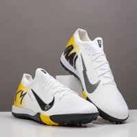 جزمة كرة قدم Nike