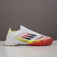 جزمة كرة قدم Adidas