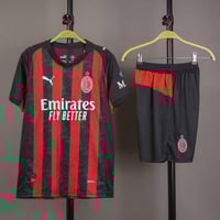 طقم ميلان الاساسي 2025/2026