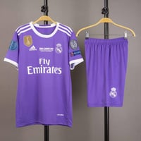 طقم ريال مدريد كلاسيكي 2016/2017