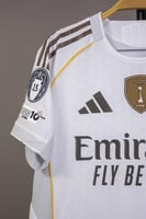 طقم ريال مدريد الاساسي 2025/2026 بشعار كاس العالم...