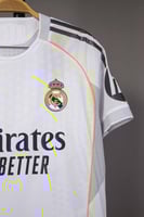 طقم ريال مدريد الاساسي 2025/2026