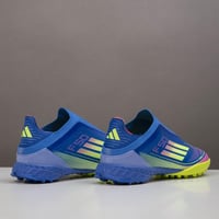 جزمة كرة قدم Adidas