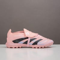 جزمة كرة قدم Adidas