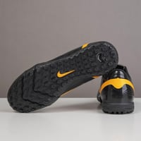 جزمة كرة قدم Nike