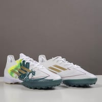 جزمة كرة قدم Adidas