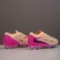 جزمة كرة قدم Nike