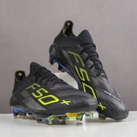 جزمة كرة قدم Adidas