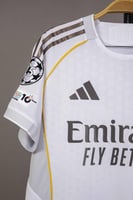 طقم ريال مدريد الاساسي 2025/2026