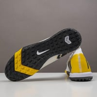 جزمة كرة قدم Nike