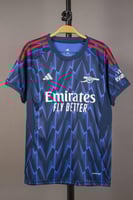 طقم ارسنال الاساسي 2025/2026