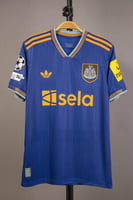 قميص نيوكاسل الاحتياطي 2025/2026 بشعار