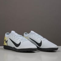 جزمة كرة قدم Nike