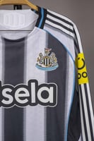 طقم نيوكاسل الاساسي كم طويل 2025/2026