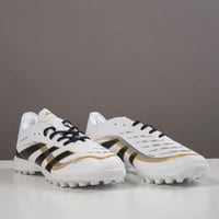 جزمة كرة قدم Adidas