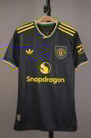 قميص مانشستر يونايتد الاحتياطي 1983