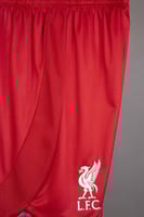 طقم ليفربول الاساسي 2025/2026