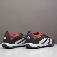 جزمة كرة قدم Adidas