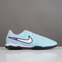 جزمة كرة قدم Nike