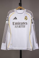 طقم ريال مدريد الاساسي كم طويل 2025/2026 بشعار