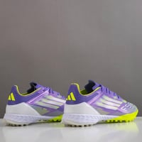 جزمة كرة قدم adidas