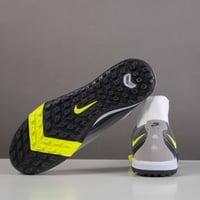 جزمة كرة قدم Nike