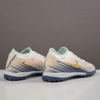 جزمة كرة قدم Nike