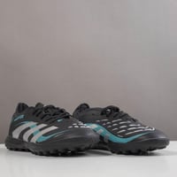 جزمة كرة قدم Adidas