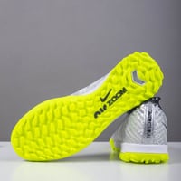 جزمة كرة قدم Nike