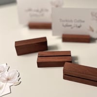 قاعدة خشبية