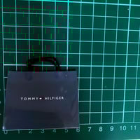 مغناطيس كيس تومي هيلفيغر